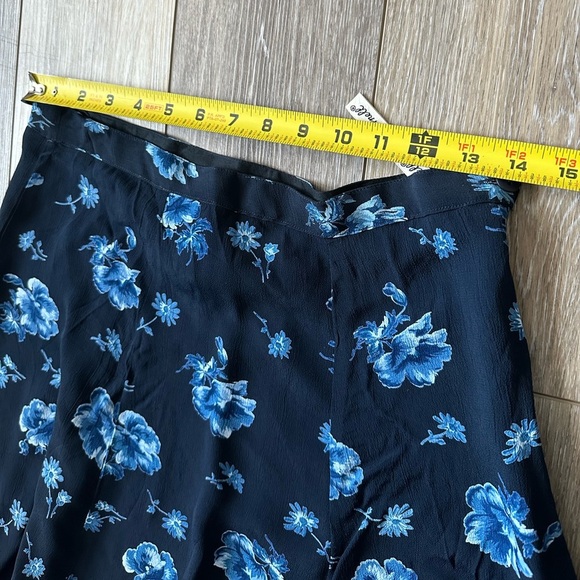 🛍️ Aprie Correll Navy with blue floral skirt with side zipper + button closure - Picture 5 of 7